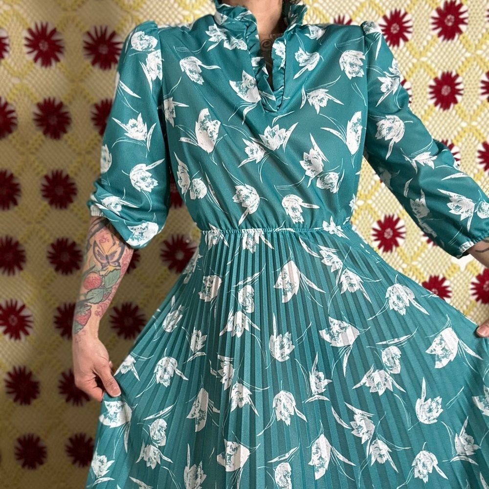 Vintage 1980's Leslie Belle Floral Dress Canadian made